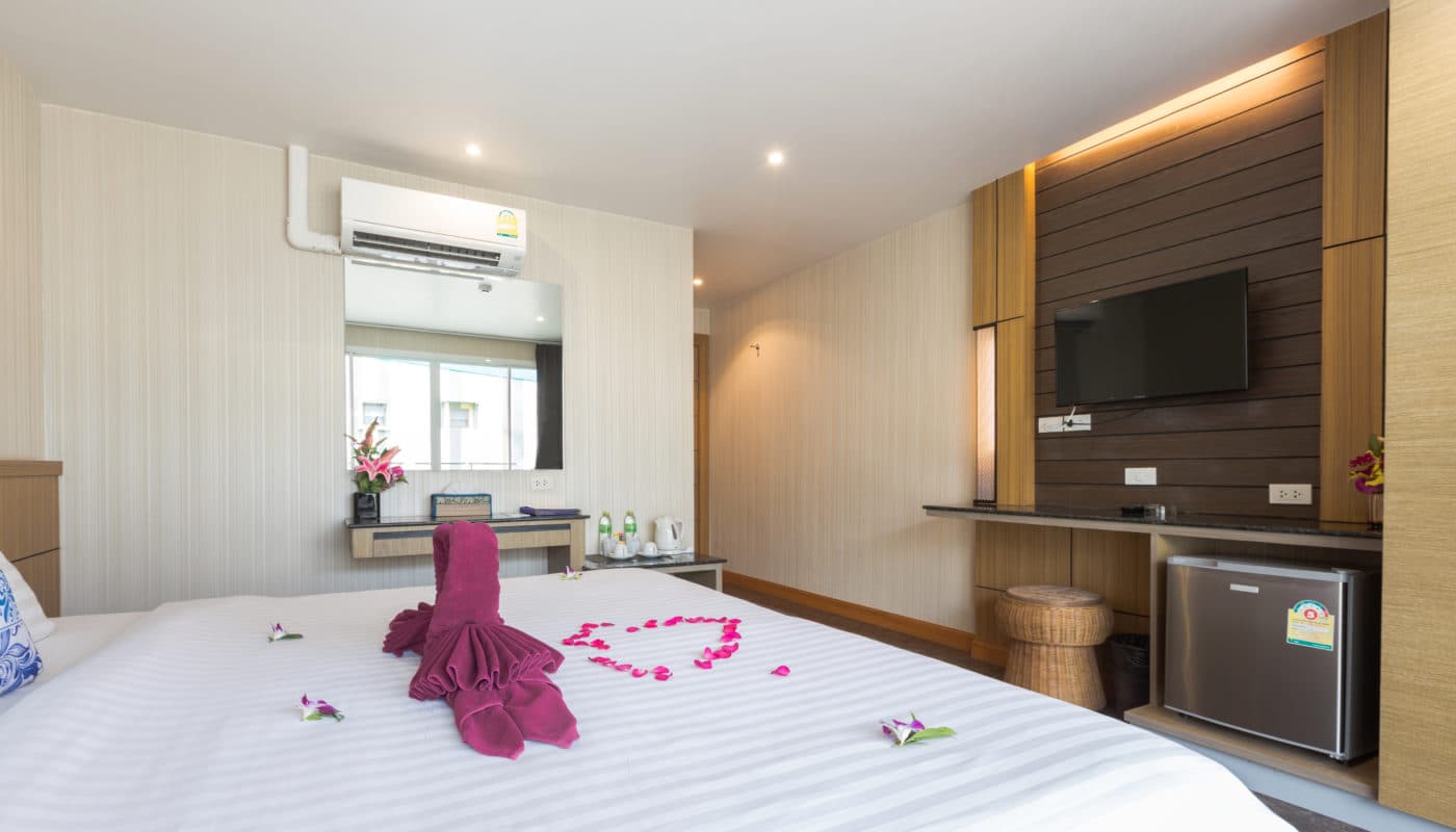 Deluxe Room with Partial Sea View