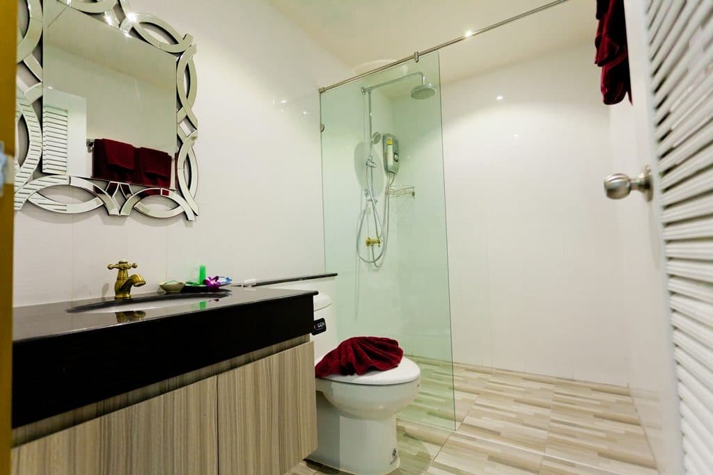 Deluxe Room with Partial Sea View